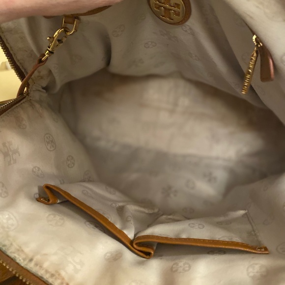 Tory Burch Robinson Bowling Bag Tan Saffiano Leather. - Picture 9 of 10